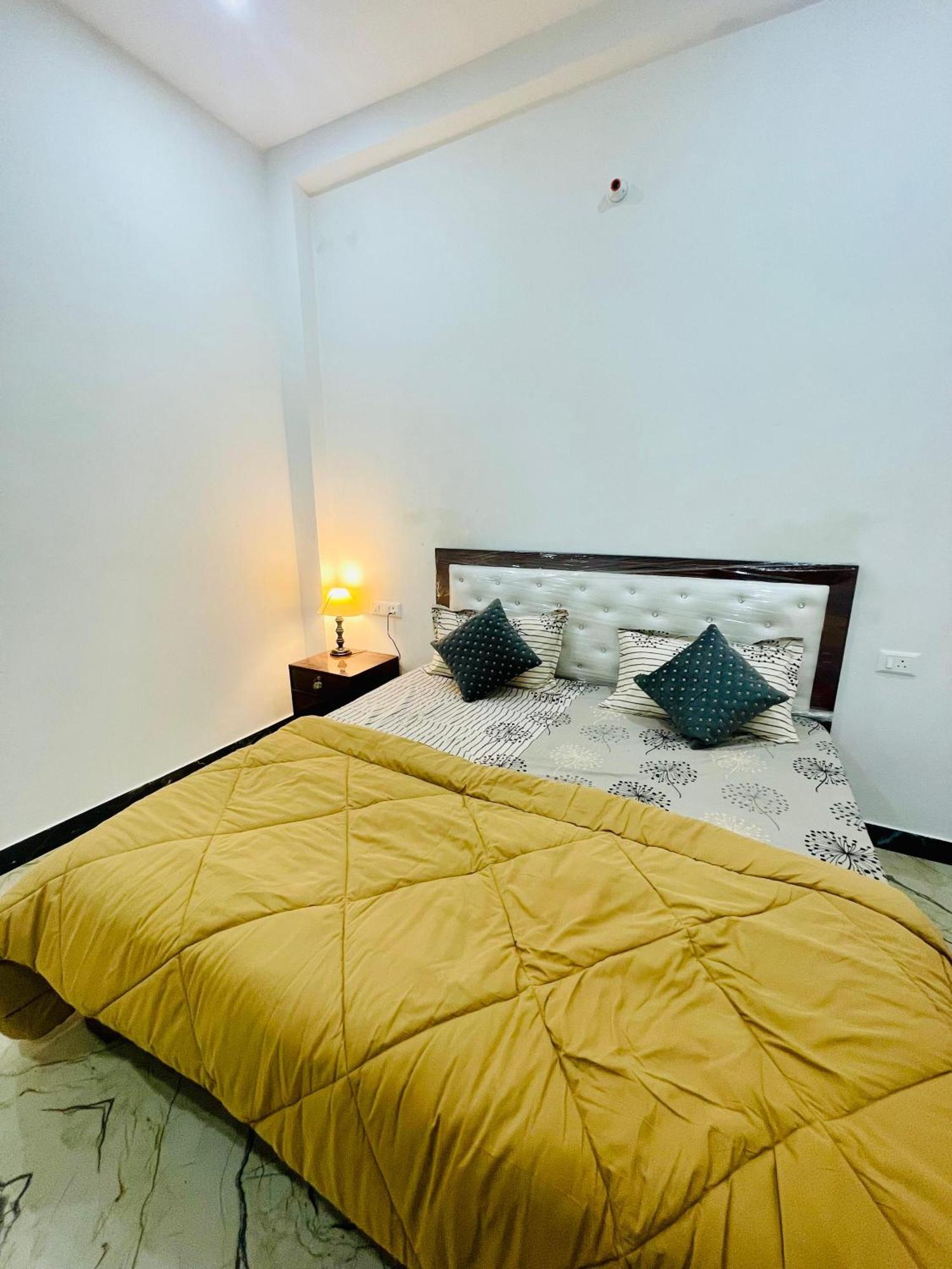 Amrita Residency Villa Varanasi Dış mekan fotoğraf