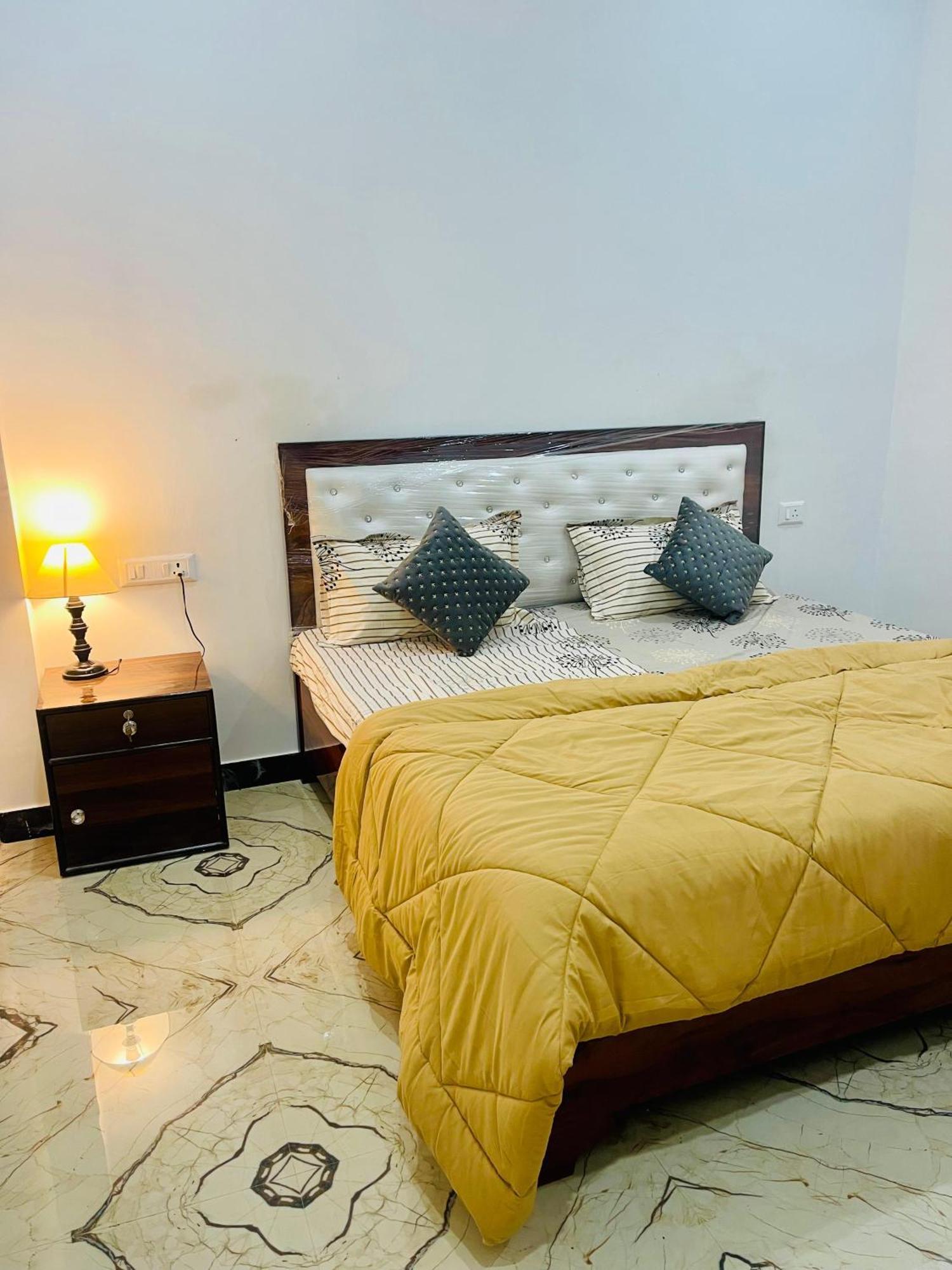Amrita Residency Villa Varanasi Dış mekan fotoğraf